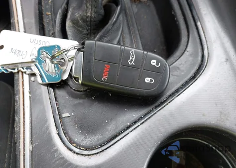 2020 Dodge Challenger Sxt z USA, uszkodzony, nr VIN 2C3CDZAG0LH105899